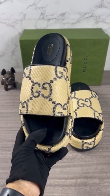 Gucci women's platform slide sandals — 5