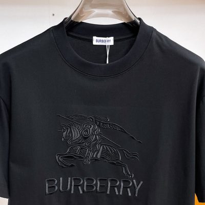 Burberry T-shirt with the Equestrian Knight Design — 3