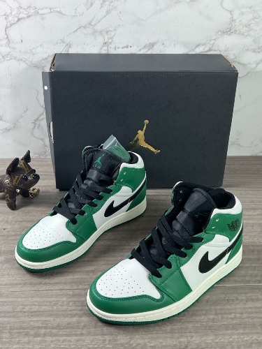 Nike Air Jordan 1 Mid SE Pine Green sneakers — 3