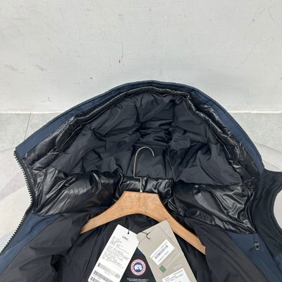 Canada Goose Women's Shelburne Parka — 13