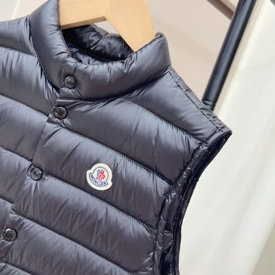 Moncler down gilet for children — 3