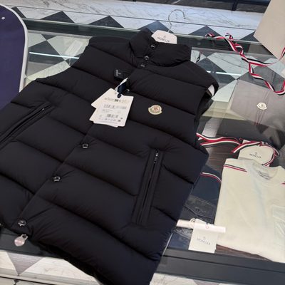 Moncler Tibb Down Gilet — 3