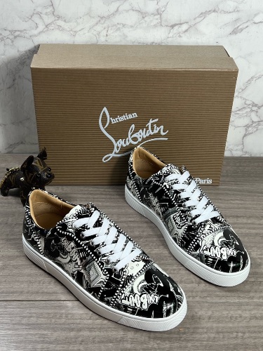 Christian Louboutin Seavaste Orlato Flat patent sneakers