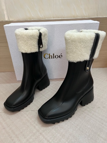 Chloé Betty Shearling-Cuff Rubber Ankle Boots — 3