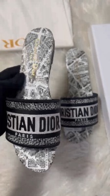 Dior Dway Plan de Paris edition slides — 5