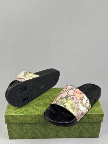 Gucci Women's GG Blooms Supreme Floral Slide Sandals