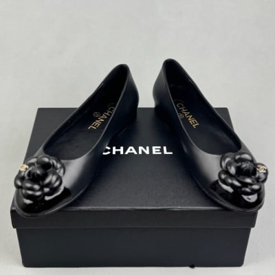 Chanel black leather camellia ballet flats — 4