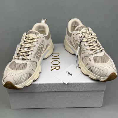 Dior Chrono sneaker features a white technical mesh upper — 4