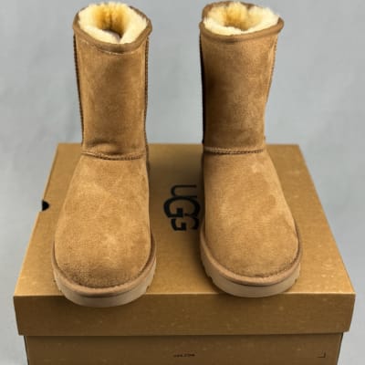 UGG Classic Short II boots in the color Chestnut — 3