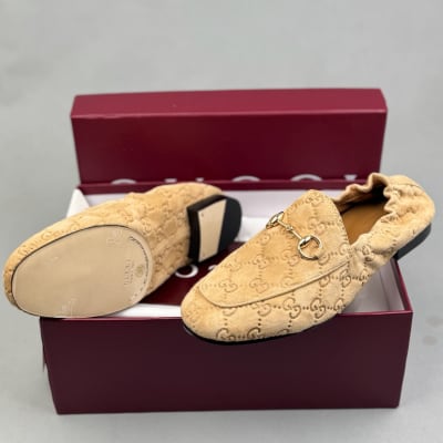 Gucci Jordaan loafers with an elasticized back and signature golden Horsebit detail