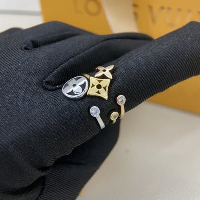 Louis Vuitton Ring — 8