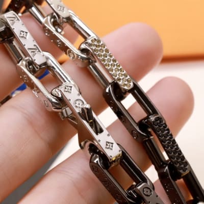 Louis Vuitton necklace — 6