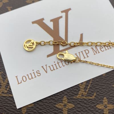 Louis Vuitton Essential V or Iconic Crystal necklace — 6