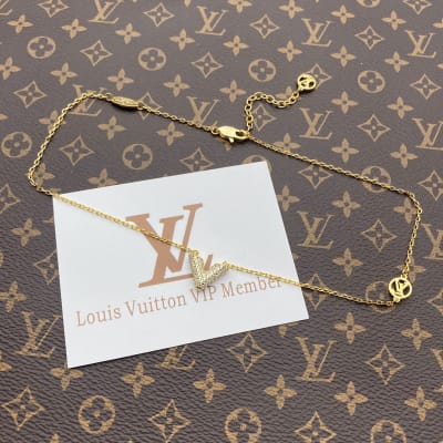 Louis Vuitton Essential V or Iconic Crystal necklace — 4