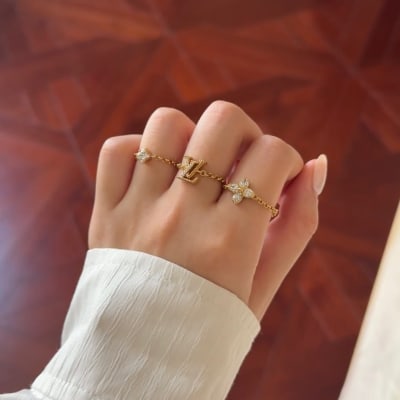 Louis Vuitton Ring — 9