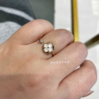 Louis Vuitton Ring — 9