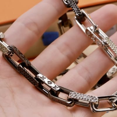 Louis Vuitton necklace — 4