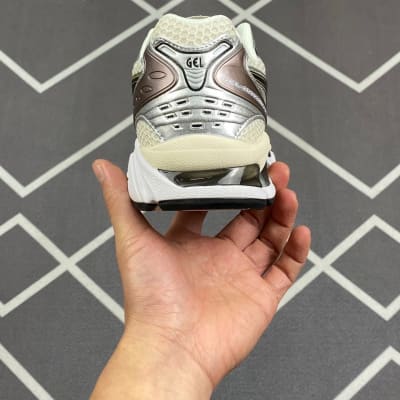 ASICS GEL-KAYANO 14 — 38
