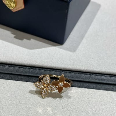 Louis Vuitton Star Blossom necklace — 4
