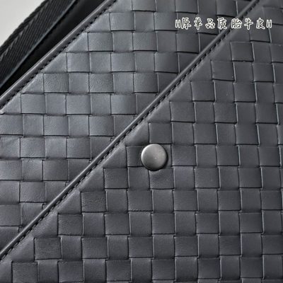 Bottega Veneta black leather crossbody bag — 4