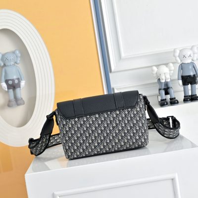 Dior messenger bag — 3
