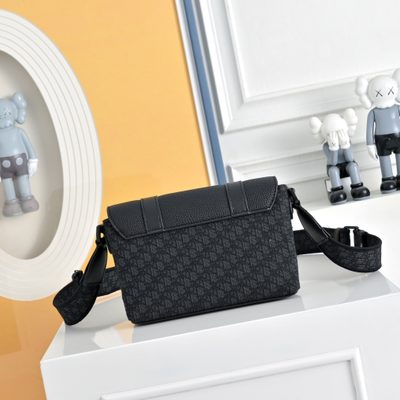 Dior messenger bag — 3