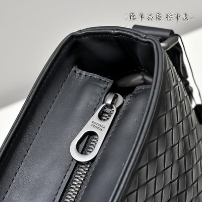 Bottega Veneta black leather crossbody bag — 6