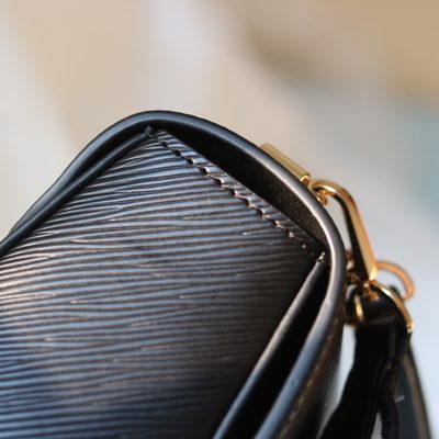 Louis Vuitton Bag — 6