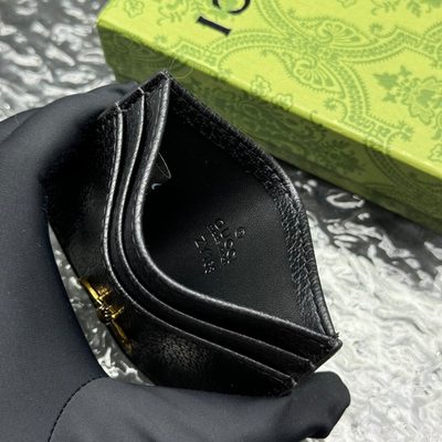 Gucci card holder — 8