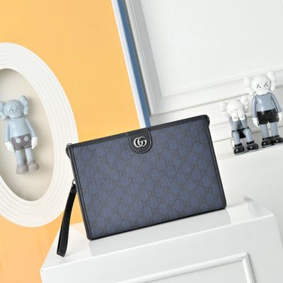 Gucci GG Supreme pouch