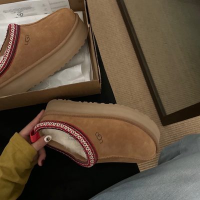 UGG Tazz II platform slippers — 9