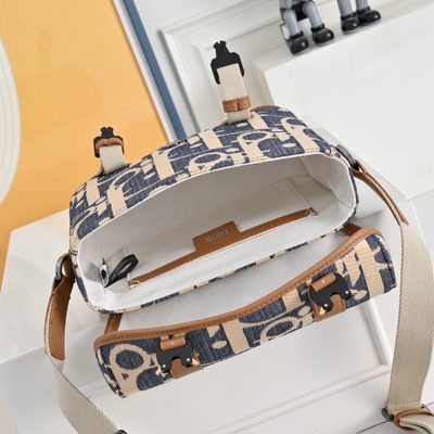 Dior Hit the Road messenger bag — 8