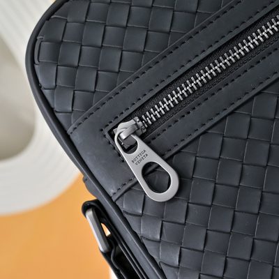 Bottega Veneta Intrecciato leather crossbody bag — 6