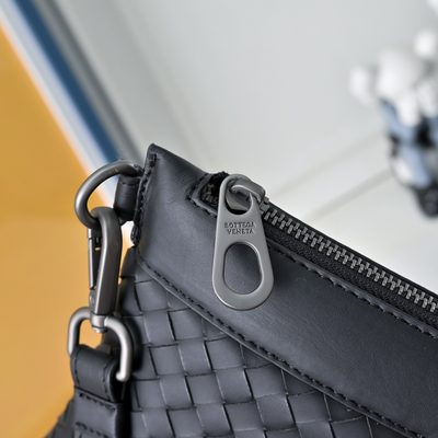Bottega Veneta Intrecciato leather clutch bag — 6