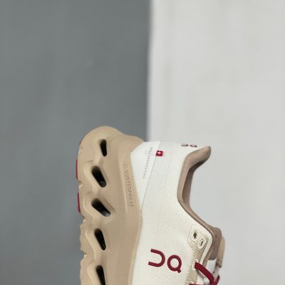 On Cloudtilt sneakers in a Pearl/Ivory colorway — 9