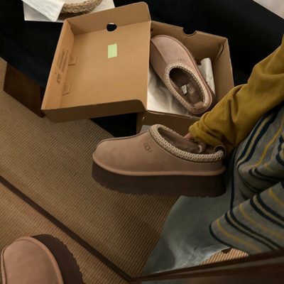 UGG Tazz II platform slippers — 9