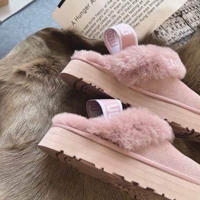 UGG Funkette Slippers — 9