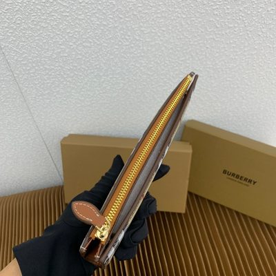 Burberry Check zipped wallet — 5