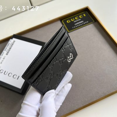 Gucci card holder — 7