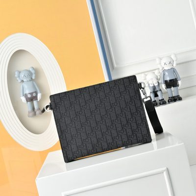 Dior pouch — 3