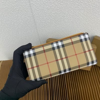 Burberry Check zipped wallet — 4