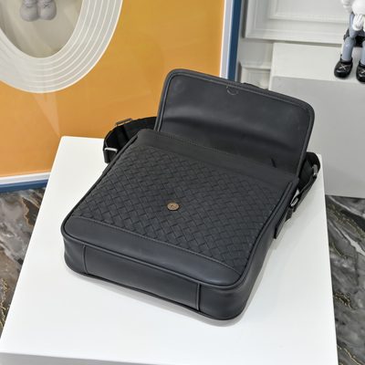 Bottega Veneta-style messenger bag — 6
