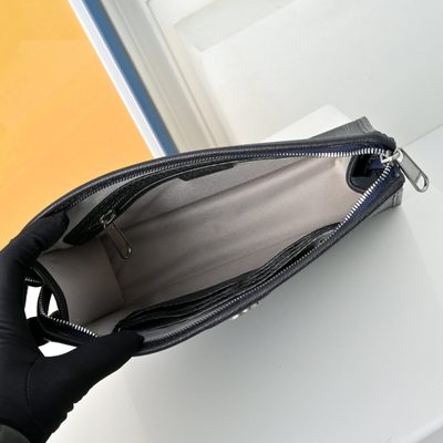 Gucci GG Supreme pouch — 8