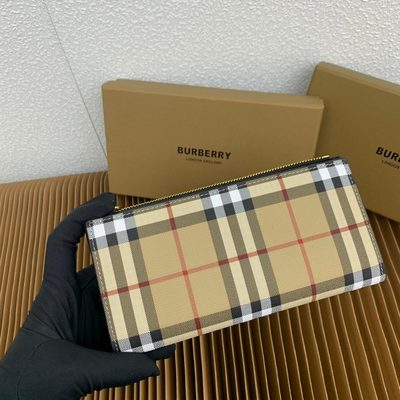 Burberry Check zipped wallet — 3