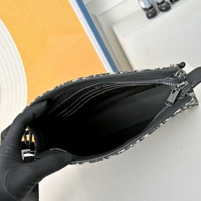 Dior pouch — 9