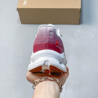 On Running Cloudtilt sneakers in a dusty pink and white — 4