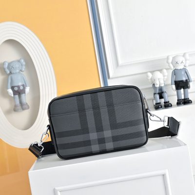 Burberry City Check messenger bag — 3