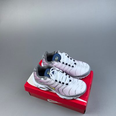 Nike Air Max Plus trainers — 8