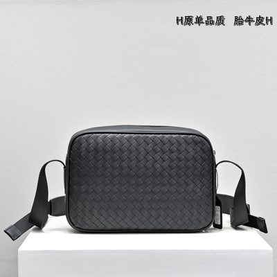 Bottega Veneta-style crossbody bag — 3