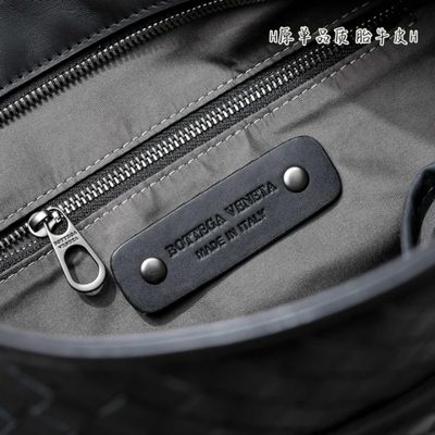 Bottega Veneta black leather crossbody bag — 8